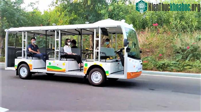 Xe VinFast VF8 không người lái chạy thử nghiệm trên đường phố Việt ảnh 1