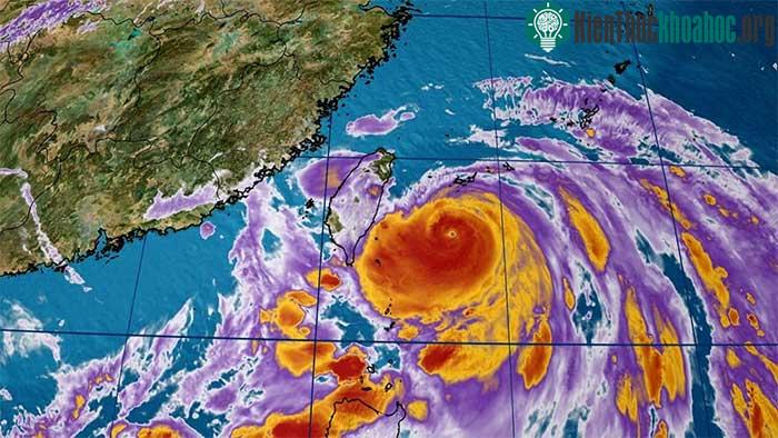 Bão số 3 Gaemi thành siêu bão, hàng trăm chuyến bay bị hủy ảnh 1