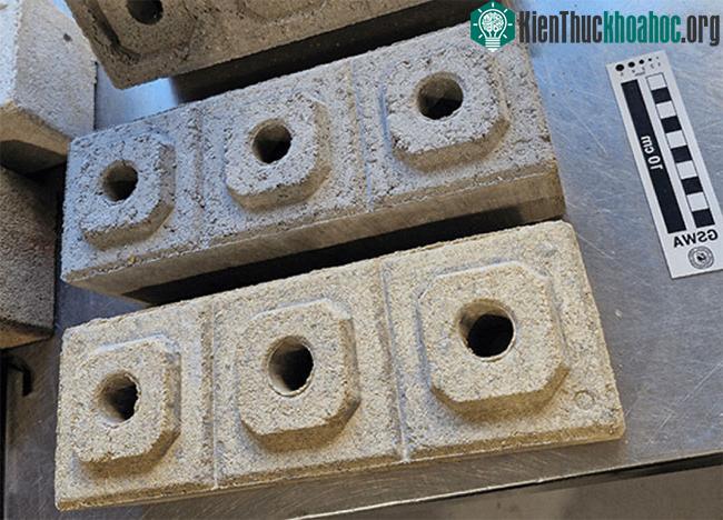 Gạch LayGo Block liên kết với nhau mà không cần vữa và có các lỗ để đặt thanh cốt thép.