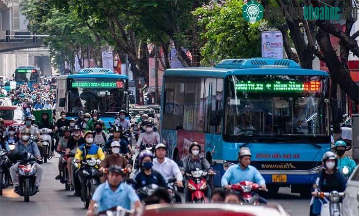 Hệ thống phương tiện công cộng chạy qua trục đường này có tần suất lớn bậc nhất thủ đô