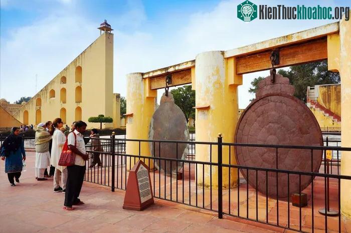 Các công trình khác dùng để đo đạc nhiều thông số của các thiên thể