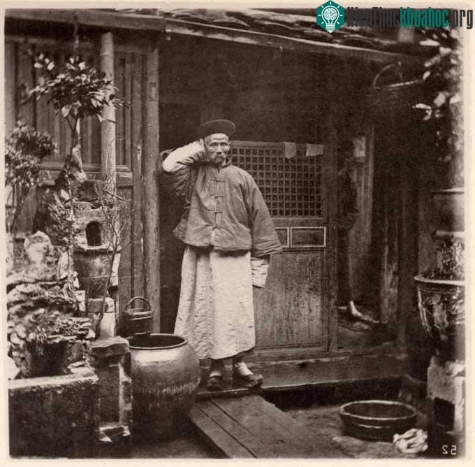 Người đàn ông làm nghề mã khoái