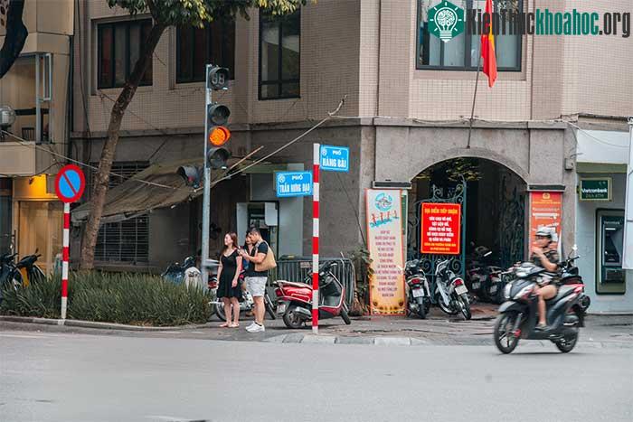 Tuyến tiếp tục Hàng Bài, Phố Huế.