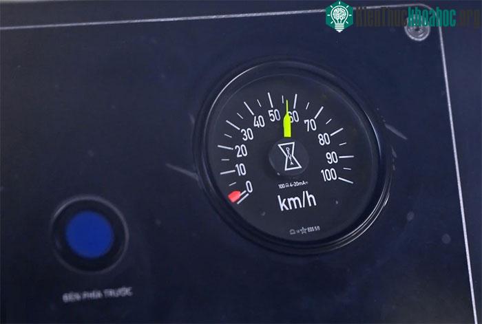 Vận tốc vận hành của đoàn tàu có thể lên đến 60km/h.