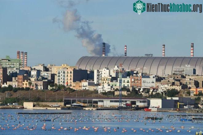 Nhà máy thép Ilva tại thành phố Taranto, miền Nam Italy.