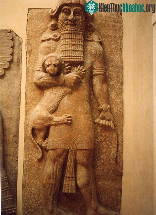 Một bức tượng của Gilgamesh đã được khai quật trong lăng mộ