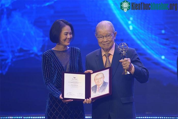 GS. Võ Tòng Xuân là nhà khoa học Việt đầu tiên được vinh danh tại giải thưởng VinFuture