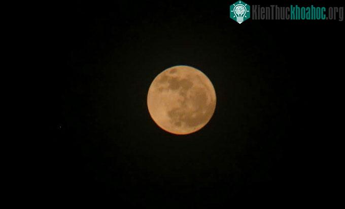 Khoảnh khắc “Siêu Trăng Xanh” lớn nhất và sáng nhất trên bầu trời Sài Gòn khiến ai cũng trầm trồ khen quá đẹp! ảnh 4