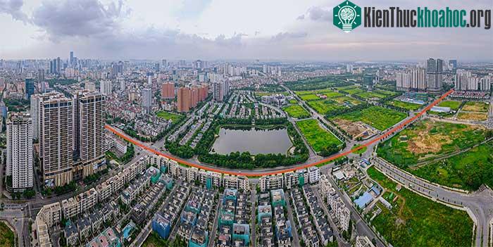 Tuyến tiếp tục chạy theo đường Xuân Tảo, vào giữa đường Nguyễn Văn Huyên kéo dài