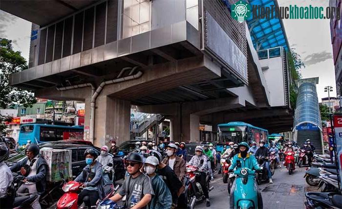 Hình ảnh tại đường Cầu Giấy vào giờ cao điểm sáng