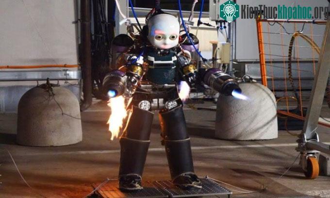Robot iRonCub có thể bay nhờ trang bị 4 động cơ phản lực