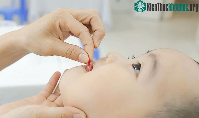 &nbsp;Trẻ từ 6-35 tháng tuổi cần được bổ sung vitamin A 2 lần/năm.