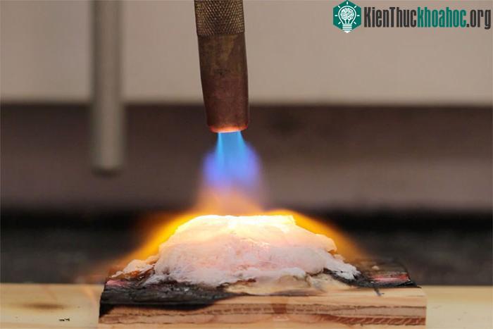 Loại keo siêu chống cháy cho công trình, làm từ bột có trong tã lót ảnh 1