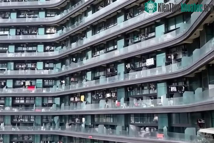 &nbsp;Trong tòa nhà có đầy đủ các tiện ích khác nhau.