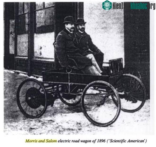 &nbsp;Một chiếc xe điện của Morris và Salom năm 1896.