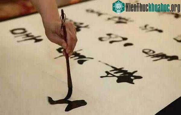 &nbsp;Sau cách mạng Tân Hợi, trình tự viết chữ Hán mới thay đổi.