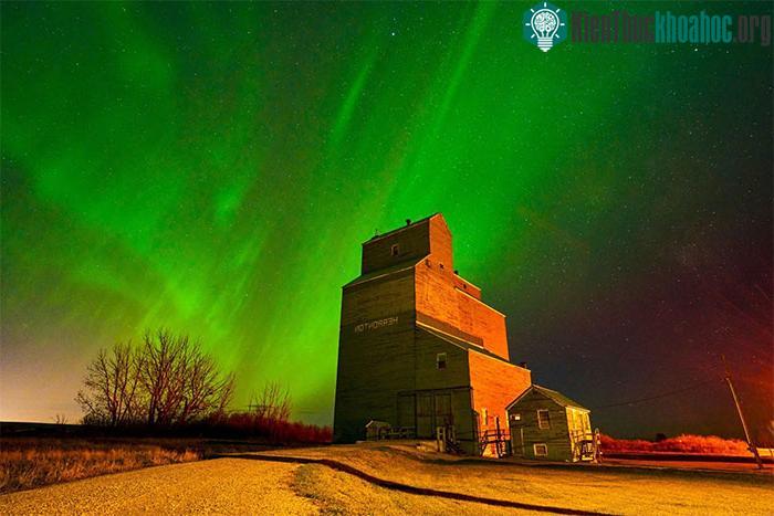 Cực quang phương Bắc ở Herronton, Alberta, Canada, ngày 7/10