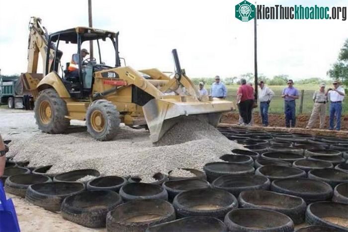 Mỹ sử dụng công nghệ lốp chôn trong việc khôi phục đường.
