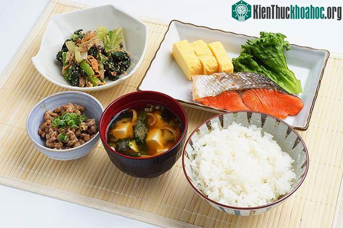 Người Nhật coi trọng bữa sáng và thường thưởng thức cùng người thân tại nhà.