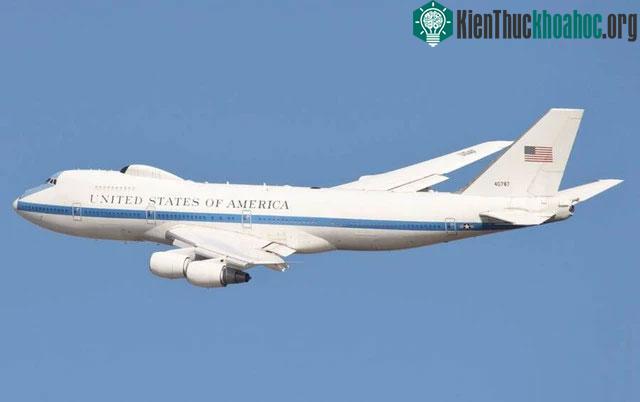 Boeing E-4B, còn được gọi là "máy bay ngày tận thế"