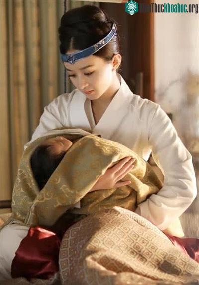 Sinh con vốn là một việc cực kỳ nguy hiểm trong thời cổ đại