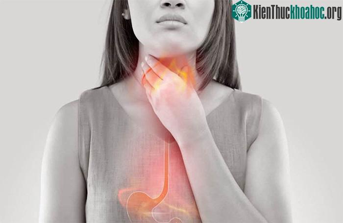 Đôi khi co thắt thực quản là nguyên nhân khiến bạn cảm thấy khó chịu nơi cổ họng.