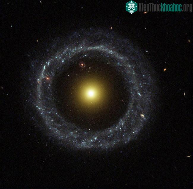 Hoag's Object là thiên hà trong chòm sao Serpens Caput.