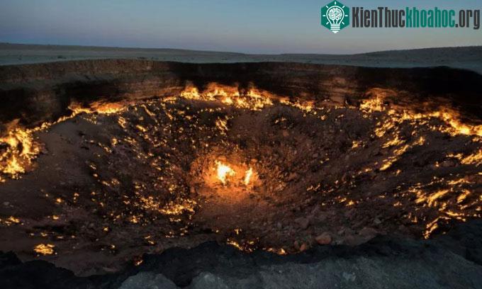 Hố lửa Darvaza, nơi được mệnh danh là "Cổng địa ngục" của Turkmenistan