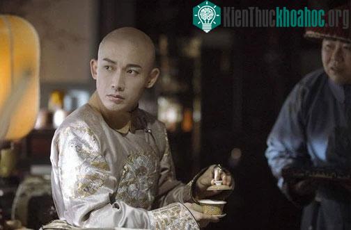 Vì trà mà hoàng đế dùng là loại thượng hạng, nếu phơi khô vẫn có thể bán được tiền.