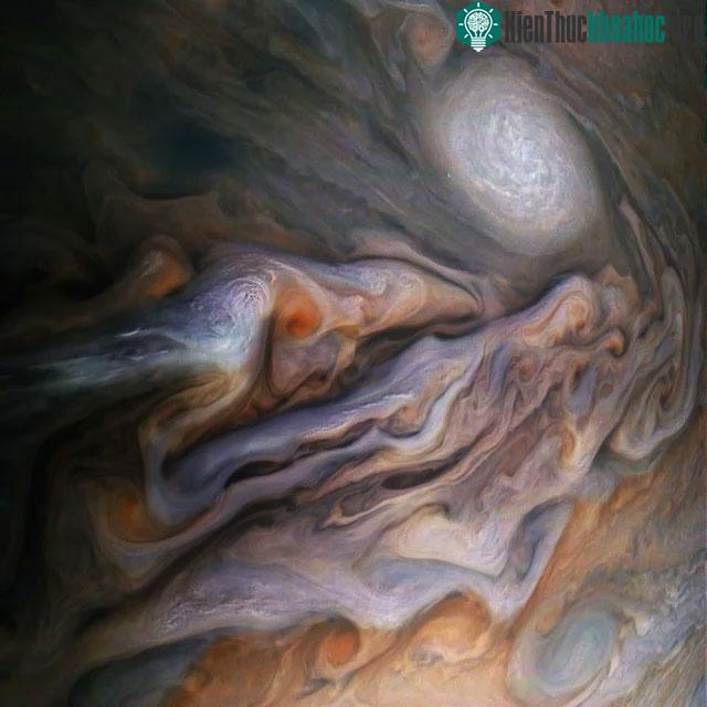NASA cần mọi người giúp đỡ để xác định những hình ảnh nào có xoáy trên sao Mộc.
