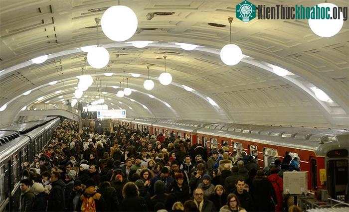 Tàu điện ngầm Moscow.