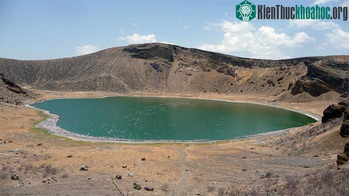 Hồ Turkana nằm ở thung lũng Great Rift, Kenya.