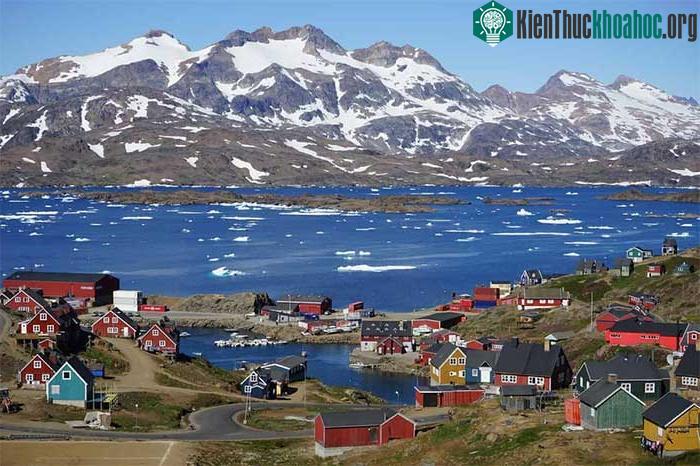 Nhờ vào dòng hải lưu Gulf Stream, biển của Iceland ấm hơn Greendland khoảng 6 độ C.