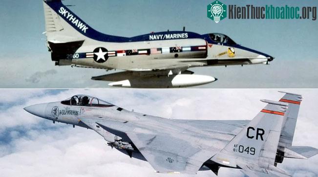 A-4 Skyhawk (trên) và F-15 (dưới).