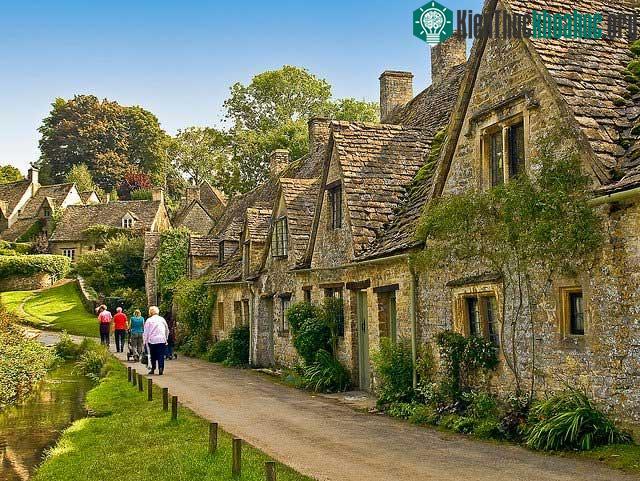 Làng BiBury, Anh