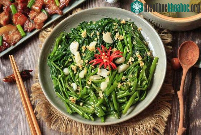 &nbsp;Hình thành sẹo lồi hay không còn liên quan đến cơ địa chứ không hoàn toàn do rau muống.