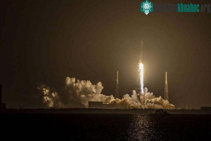 Tên lửa Falcon 9 của SpaceX mang theo tàu đổ bộ Hakuto-R rời khỏi Trái đất