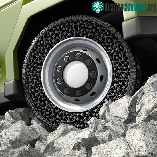 Vì sao lốp không hơi là công nghệ mang tính đột phá nhưng vẫn chưa được ứng dụng rộng trên xe hơi? ảnh 1