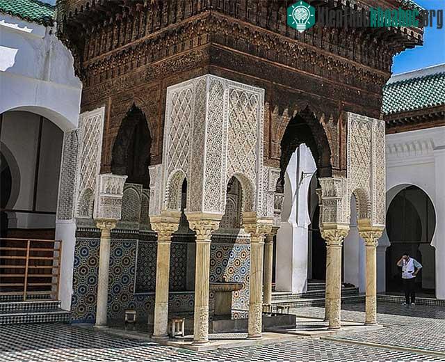 Với lịch sử gần 1200 năm, mọi ngóc ngách của Đại học Al-Qarawiyyin đều nhuốm màu cổ kính.