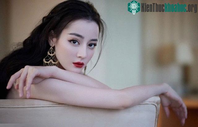 Diễn viên Địch Lệ Nhiệt Ba
