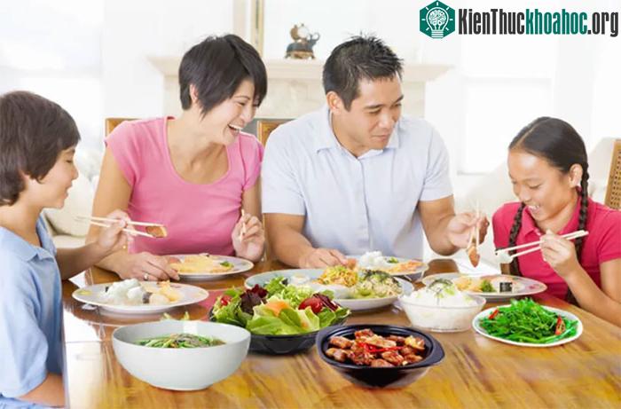 Ăn uống tập thể cũng là một truyền thống đáng trân trọng trong nhiều nền văn hóa