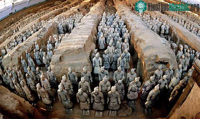 Đội quân đất nung trong lăng mộ Tần Thủy Hoàng.