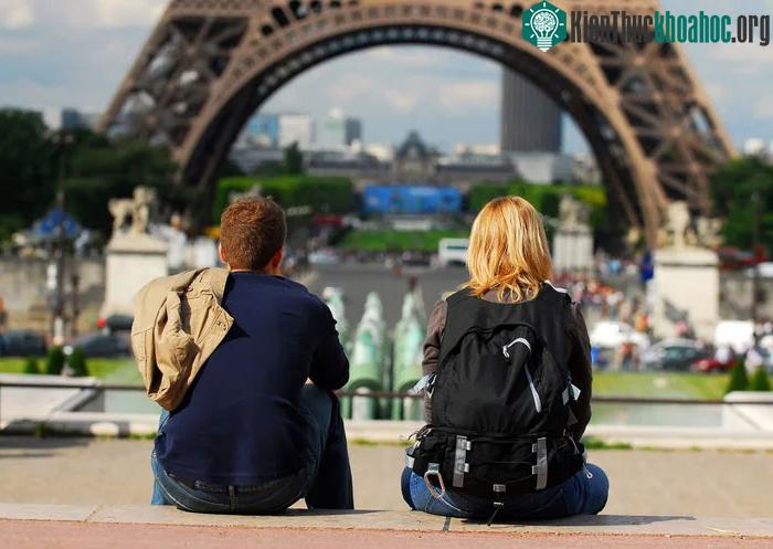 Văn hóa Pháp đánh giá rất cao tình yêu và các mối quan hệ đôi lứa