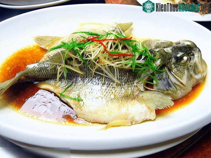 Cá hấp xì dầu - một món ăn được nhiều người yêu thích.