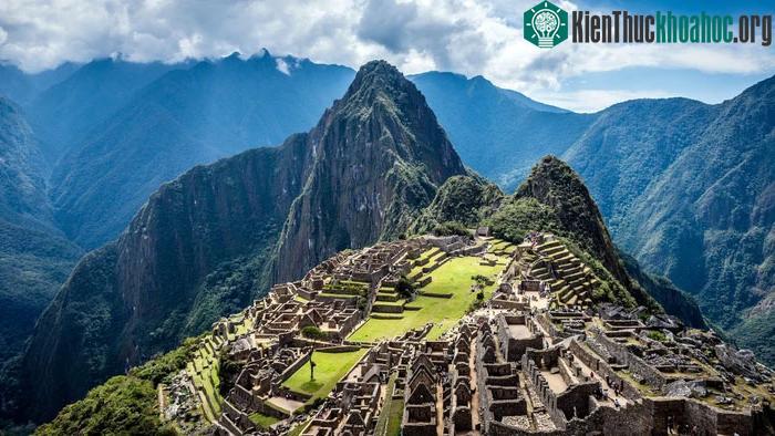 Các căn nhà ở Inca đều được xây bằng đá mài nhẵn, ghép chặt vào nhau mà không cần vữa