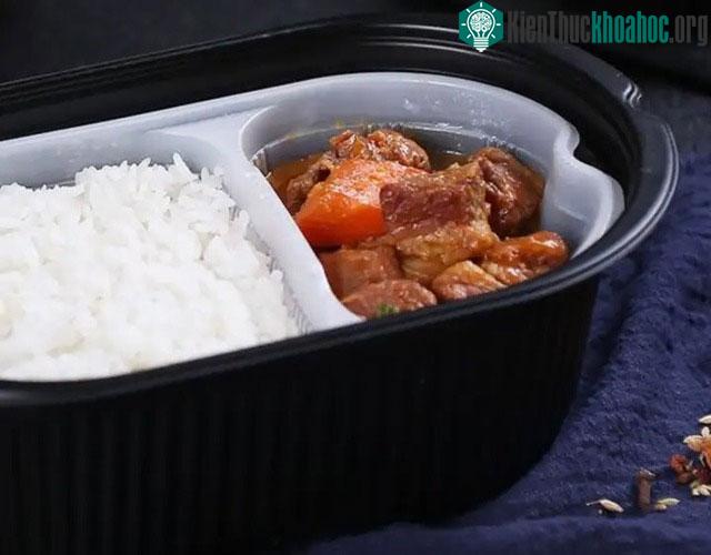 Bột gạo nếp có thể làm giảm độ cứng của hạt gạo và tăng độ dẻo của gạo tái tổ hợp