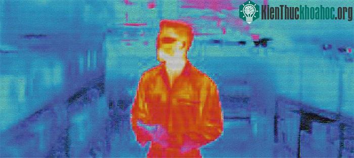 Tại sao các nhà khoa học có thể chạm vào Uranium mà không cần quần áo bảo hộ? ảnh 3