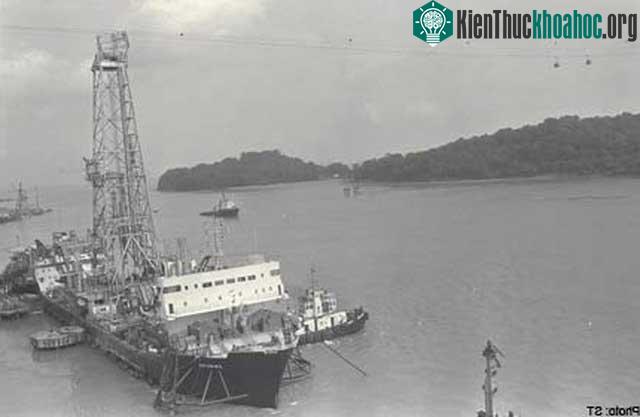 Tàu chở giàn khoan dầu vô tình mắc vào hệ thống cáp treo ở Singapore, khiến 7 người chết