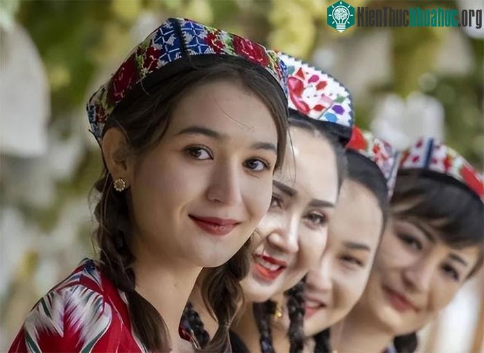 Bí ẩn vùng đất toàn “mỹ nhân lai Tây” của Trung Quốc ảnh 3
