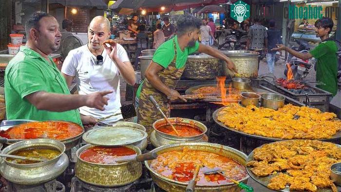 Nhiều loại ẩm thực Ấn Độ được làm từ cá, thịt, đậu lăng hoặc rau.
